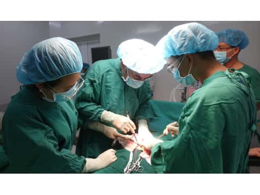 BVĐK TÂM MINH ĐỨC - PHẪU THUẬT U BUỒNG TRỨNG NẶNG 6 KG